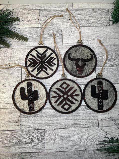 Diy Western Ornaments, Western Themed Christmas Tree, Aztec Christmas Tree, Western Christmas Tree Ornaments, Western Christmas Ornaments, Western Ornaments, Southwestern Christmas Ornaments, Western Christmas Tree, Hidden Colors