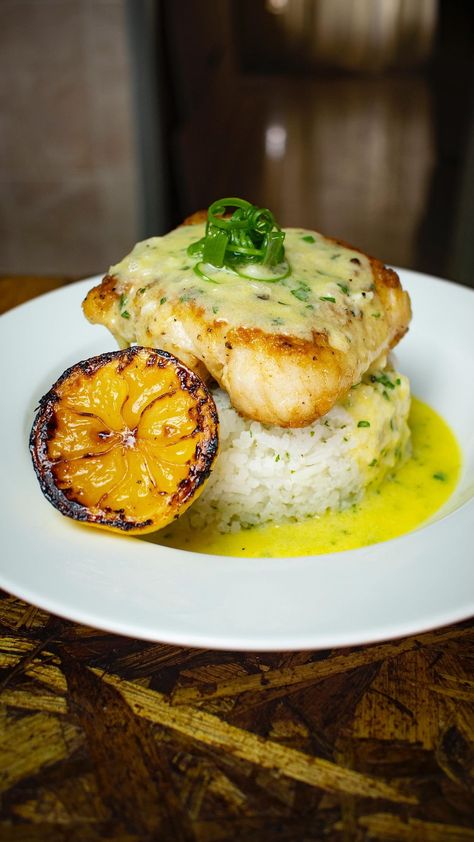 Kenneth Tebogo Middleton | Recipe: Fish with Lemon Garlic Butter Sauce and Coconut Rice Ingredients - For the Coconut Rice - 2 cups long grain rice - 2 cans of… | Instagram Fish With Coconut Rice, Pretty Plating Food Presentation, Fish And Rice Plating, White Fish Meals, Hake And Rice Recipes, Fancy Food Recipes Dinner, Rice And Fish Recipes, Fish And Rice Recipes, Rice With Fish