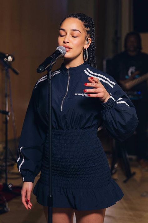 Jorja Smith performing for 4Music (photographed by Jade Whiteley) Jorja Smith, Looks Black, Box Braids Hairstyles, Dakota Johnson, Mode Inspiration, Outfits Casuales, Selena Gomez, Rihanna, Fashion Inspo Outfits