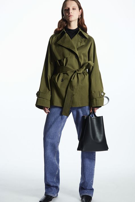 Cos Outfits Women, Short Trench Coat Outfit, True Autumn Color Palette, Short Coat Outfit, Color Palette Outfit, Green Shorts Outfit, Cos Outfit, Autumn Color Palette, True Autumn