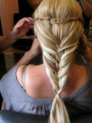 Pinterest: 25 coiffures aux influences celtes - Marie France, Magazine Historical Hairstyles, Celtic Hair, Medieval Hairstyles, Twisted Hair, Fishtail Braid, Peinados Fáciles Para Cabello Corto, Princess Hairstyles, Haircut And Color, Rose Hair