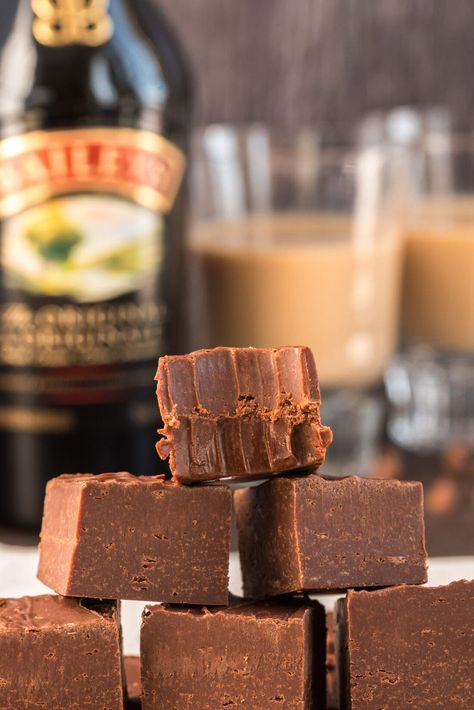 Rich and indulgent Bailey's fudge made with only 4 ingredients has the perfect balance of chocolate and Irish cream flavor that melts in your mouth. No cooking is required, just a microwave! Baileys Fudge, Baileys Irish, Baileys Irish Cream, No Cooking, 4 Ingredient, Irish Cream, Chocolate Treats, Fudge Recipes, Christmas Goodies