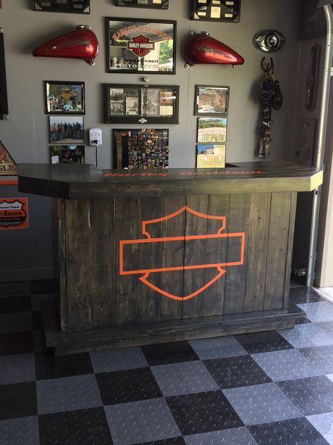 Biker Living Room Ideas, Motorcycle Bar Ideas, Harley Davidson Interior Design, Biker Bar Ideas, Harley Garage Ideas, Harley Davidson Bar Ideas, Biker Home Decor, Harley Davidson Man Cave Ideas, Harley Davidson Room Ideas