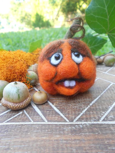 Cute Pumpkin Faces, Fall Pumpkin Decor, Felt Pumpkins, Big Personality, Needle Felting Tutorials, Felt Halloween, Pumpkin Face, Needle Felting Projects, Felt Birds