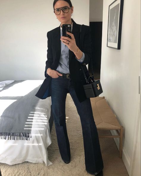 Jeans And Blazer Outfit, Jeans Blazer Outfit, Blazer Outfit, Fall Inspo, Dark Jeans, Work Style, Back To Work, Blazer Outfits, Denim Flares