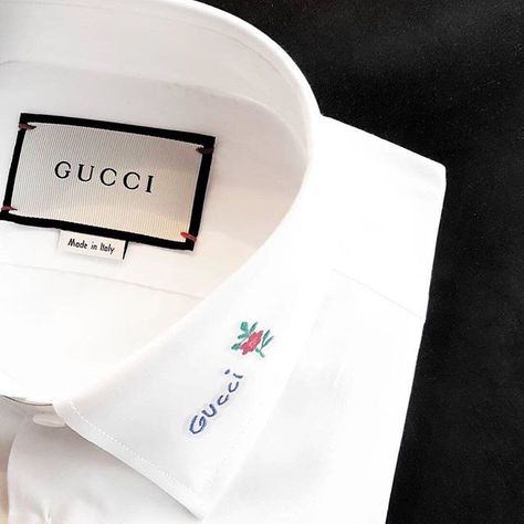 For the guy who always gets caught up in the details #Gucci 🎁 Perfect gift. Found. In our link in bio #FarfetchFind #FarfetchBTQ 📷… Business Card Fonts, Clothing Labels Design, Visual Gallery, Hang Tags Clothing, Canvas Bag Design, Luxury Packaging Design, Luxury Clothing Brands, Embellishment Details, Business Casual Shirts