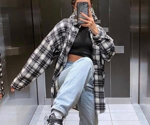 Flannel And Jordans Outfit, Black Flannel Outfits For Women, Flannel Streetwear Women, Outfits Primavera, Outfits Dressy, Dope Fits, Top Jeans, Photographie Portrait Inspiration, Casual School Outfits