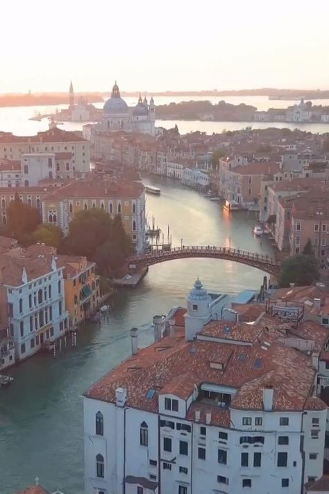 Places To Visit In Venice, Italy Video, Venice Itinerary, Venice Italy Photography, Photography Places, Visit Venice, Venice Italy Travel, Venice Travel, Italy Travel Tips