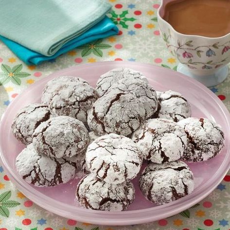 10 Best Pioneer Woman Cookies Recipes - Ree Drummond's Best Cookies Pioneer Woman Cookies, Chocolate Crinkle Cookies Recipe, Today Is Monday, Crinkle Cookies Recipe, Chocolate Crinkle, Popular Cookies, Holiday Desserts Table, Chocolate Crinkle Cookies, Holiday Favorite Recipes