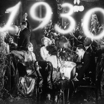 1930s Party, New York New Years Eve, Happy New Year Baby, Vintage Happy New Year, Speakeasy Party, Old Hollywood Style, Mystery Party, Happy New Year 2019, New Years Eve Outfits