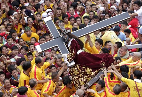 Devotees carry the statue of the Black Nazarene during the start of an annual procession in Manila. The Black Nazarene, a life-size wooden statue of Jesus Christ carved in Mexico and brought to the Philippines in the 17th century, is believed to have healing powers in the predominantly Roman Catholic country. It is paraded through the narrow streets of Manila’s old city from dawn to midnight. Black Nazarene Philippines, Lgbtq Aesthetic, Aesthetic Dreamcore, Black Nazarene, Happy Feast Day, Happy Feast, Jesus Prayer, Manila Philippines, Old Images