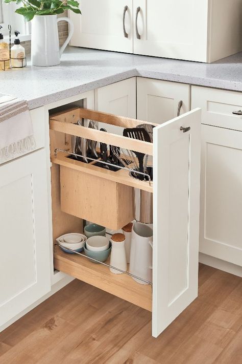 #Kitchen #cabinet #ideas for every lifestyle! #Storage #ideas to make your life easier! This pullout features #knife storage and #utensils! New Kitchen Cabinets, Diy Kitchen Storage, Kitchen Cabinet Storage, Built In Cabinets, Kitchen Sets, Kitchen Style, Kitchen Space, Diy Kitchen, Kitchen Storage Organization