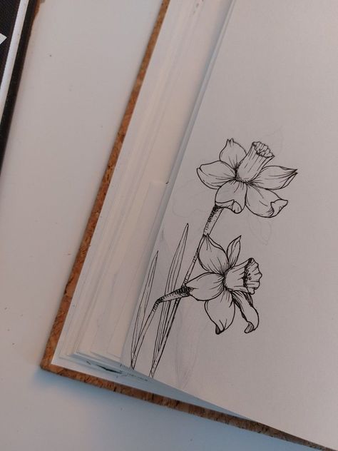 Simple Pen Sketches, Pen Drawings Easy, Easy Pen Art, Flower Drawing Pen, Daffodil Drawing, Pen Drawing Ideas, Pen Flowers, Easy Drawing Ideas For Beginners, Micron Pen Art