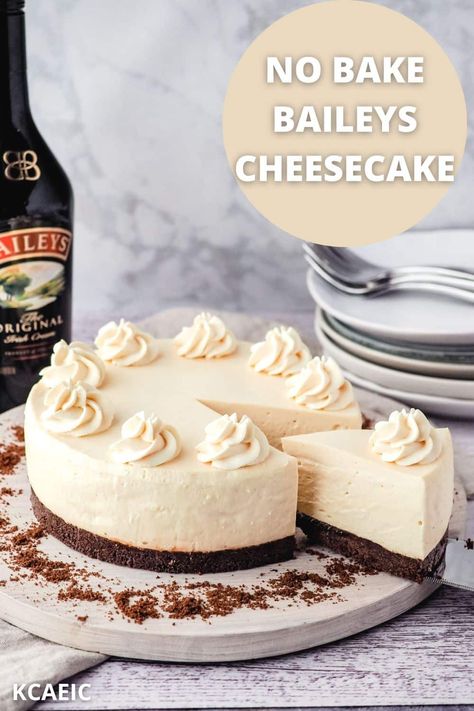 This homemade no bake Baileys cheesecake is full of luscious, creamy boozy Baileys flavor and buttery chocolate cookie base, yum! No Bake Baileys Cheesecake, Bailey's Cheesecake, Baileys Irish Cream Cheesecake, Baileys Dessert, Baileys Irish Cream Recipes, Baileys Cake, Irish Cream Recipe, Cheescake Recipe, Baileys Cheesecake