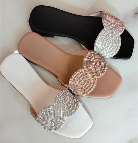 Ladies Sandals Flat, Fancy Slippers, Heels For Ladies, Sandals Glitter, Heels And Bags, Female Slippers, Handmade Footwear, Fancy Sandals, Slippers Heels