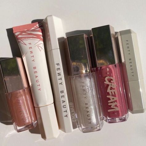 Fenty Beauty Aesthetic, Fenty Lipgloss, Ultra Makeup, Fenty Makeup, Sunday Self Care, Girls Accesories, Makeup Collection Goals, Aesthetic Products, Makeup Is Life