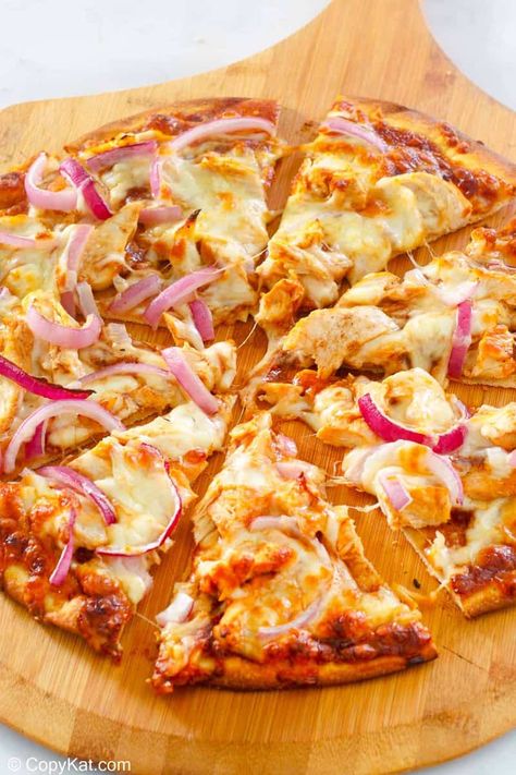 BBQ Chicken Pizza with mozzarella, Gouda cheese, and red onion is a tasty meal for any day of the week. Get the easy California Pizza Kitchen copycat recipe and find out how to make the best barbecue chicken pizza. Use homemade or store-bought pizza dough and your favorite BBQ sauce. No need to go to CPK when you can DIY at home. #easypizza #bbqchickenpizza #pizzarecipeeasy #copycat #copycatrecipe Barbecue Chicken Pizza Recipe, Pizza With Mozzarella, Bbq Chicken Pizza Recipe, Chicken Pizza Recipe, Barbecue Chicken Pizza, Recipe Copycat, Onion Pizza, Homemade Barbecue, Chicken Pizza Recipes