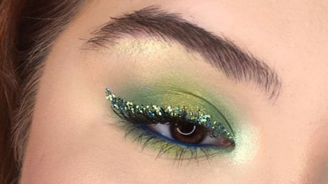 Green Makeup, Glitter Eyeliner, Colorful Makeup, Golden Hour, Septum Ring, Eyeliner, Makeup Looks, Amethyst, Nose Ring