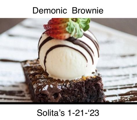 Brownie And Ice Cream Plating, Brownies With Ice Cream On Top, Fancy Brownie Plating, Cake And Ice Cream Plating, Brownie Plated Dessert, Ice Cream Plating Ideas, Brownie Plating Presentation, Brownies Plating Ideas, Brownies Plating