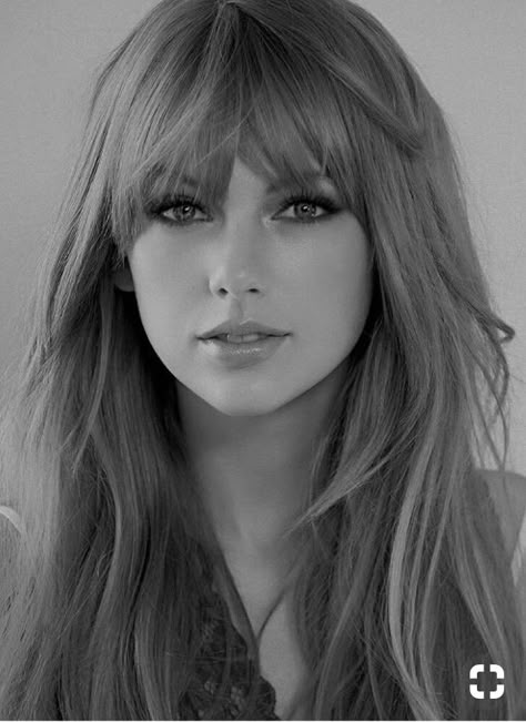 Fire Photo, Taylor Swift Drawing, Famous Portraits, Black And White Face, Estilo Taylor Swift, Taylor Swift Cute, Portrait Pictures, Model Face, Long Live Taylor Swift