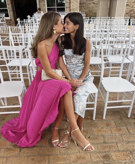 Lunden And Olivia, Olivia Aesthetic, Wlw Couple, Woman Loving Woman, Long Hair Pictures, Love Girlfriend, Girlfriend Goals, Lgbt Love, Preppy Girl