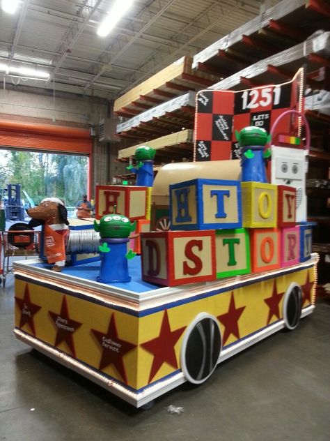 Toy Story Float store 1251 undefeated 2013 Truck Float Parade Ideas, Train Float For Parade, Toy Land Christmas Decorations, Toy Story Golf Cart, Toyland Parade Float Ideas, Toy Story Christmas Parade Float, Toy Land Christmas Float, Toy Story Homecoming Float, Disney Float Ideas