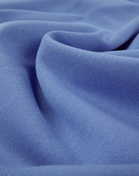 Tissu maille sweatshirt bleu lavande - 50x114cm.une maille lisse sur l'endroit et molletonnée sur l'envers.ce tissu vous offre à la fois le confort , la douceur et la bonne tenue, en plus un très beau coloris pour créer des vêtements décontractés chic comme sweatshirts, robes, tenues d'intérieur cocooning.100% coton. poids: 320g/m2. largeur ouverte: 114cm. longueur: 50cm. toute longueur commandée sera coupée en une seule pièce. Belle And Boo, Lavender Blue, Chic Casual, Blue Sweatshirt, Casual Clothes, Knit Sweatshirt, Beautiful Colors, Knitted Fabric, Knit Fabric