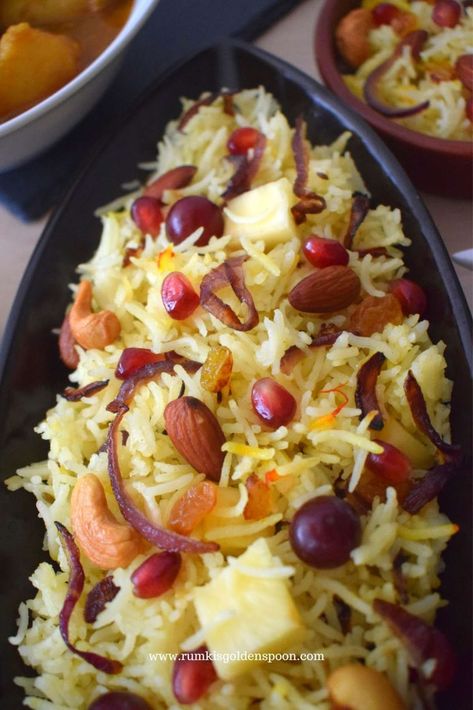 Rice Pilaf Recipe Easy, Kashmiri Pulao, Kadai Chicken, Kashmiri Recipes, Saffron Milk, Pulao Rice, Assorted Fruits, Vegetarian Recepies, Karahi Recipe