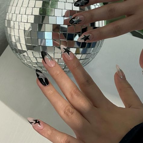 Color French Tip Nails Almond, Stargirl Nails, Coachella Nails, Black Silver Nails, Silver Nail Designs, White And Silver Nails, Nails Silver, Hello Nails, Medium Almond