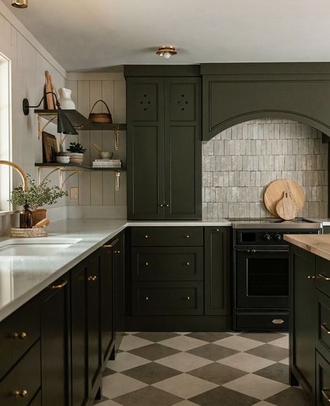 Checkered Floor Kitchen, Modern Barn Style, Checkered Floor, Uk House, Lake House Kitchen, Kitchen Range Hood, Country Homes, Kitchen Dinning, Kitchen Inspo