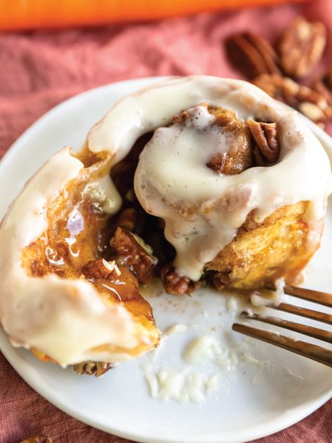 Caramel Pecan Cinnamon Rolls, Carrot Cake Cinnamon Rolls, Cake Cinnamon Rolls, Pecan Cinnamon, Pecan Cinnamon Rolls, Cake Cinnamon, Cinnamon Rolls From Scratch, Cinnamon Roll Cake, Pecan Cake