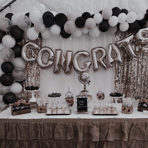 Black White And Grey Graduation Party, Silver And Black Graduation Party Ideas, Candy Table For Graduation Party, Sari Graduation, White And Black Graduation Party, Black Silver Graduation Party, White Graduation Party Ideas, Class Decoration Ideas Highschool, Black And Silver Graduation Party