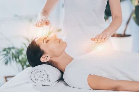 Meridian Energy, What Is Reiki, Asana Yoga, Reiki Therapy, Solfeggio Frequencies, Reiki Symbols, Energy Healing Reiki, Reiki Practitioner, Holistic Therapies