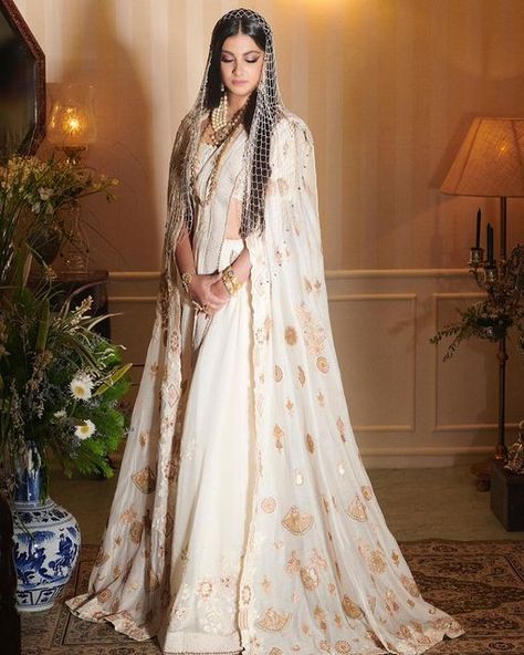 Rhea Kapoor on Instagram: "One year minus one day ago." Rhea Kapoor Wedding, Sabyasachi Sarees, Minimal Makeup Look, Rhea Kapoor, Function Dresses, Indian Theme, Royal Indian, Anamika Khanna, Bridal Photoshoot