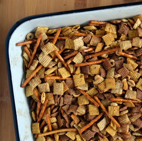 Retro Party Mix | History and Recipe Old Fashioned Chex Mix Recipe, 70s Party Food Ideas, 70s Party Food, Party Mix Recipe, Wheat Chex, Groovy Party, Hungry Girl Recipes, Bagel Chips, Best Snacks