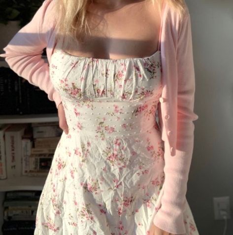 Soft Summer Dress Aesthetic, Outfit With Gloves Aesthetic, Pink Floral Outfit Aesthetic, Feminine Coquette Outfits, Girly Girl Aesthetic Outfits, Bridget Von Ascheberg, Gucci Clothes, Coquette Fashion, Women Y2k