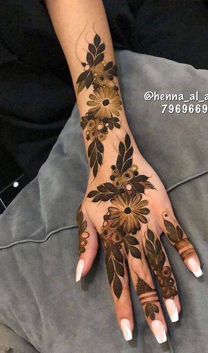 Bold Mehendi Designs, Kashee's Mehndi Designs, Khafif Mehndi Design, Mehndi Designs Bridal Hands, Latest Henna Designs, Mehndi Designs For Kids, Simple Mehndi Designs Fingers, Very Simple Mehndi Designs, Pretty Henna Designs