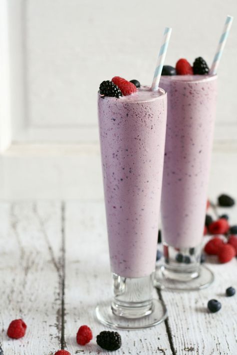 This mixed berry milkshake is easy to make and a great way to use up summer's bounty of berries. You can use any berries you want - raspberries, blackberries, blueberries or strawberries. It will taste delicious each time! | honeyandbirch.com | #InspirationSpotlight Berry Milkshake, Premixed Cocktails, Blueberry Milkshake, Blended Coffee Drinks, Ice Cream Smoothie, Food Platter, Milkshake Recipe, Frozen Dessert Recipe, Food Cafe