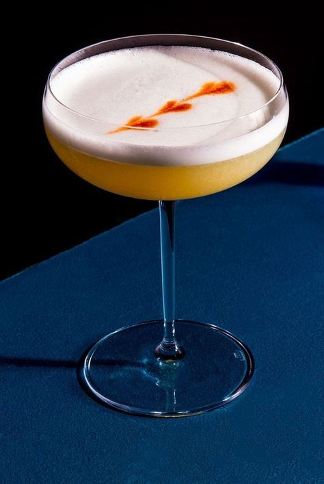 The Artesano Pisco Sour is a foamy, pleasantly earthy cocktail that calls for pisco, lime juice, an egg white, and gum syrup. Garnish your Artesano Pisco Sour with a few drops of bitters. Grape Brandy, Peruvian Cuisine, Food Photoshoot, Pisco Sour, Sour Cocktail, Whiskey Sour, Easy Cocktails, Alcohol Drink Recipes, Gin Tonic