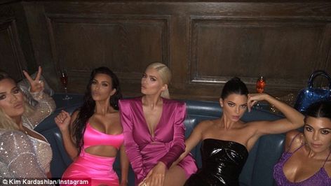 Glam fam: The ladies partied the night away for Kylie's birthday in West Hollywood on Thursday Kim And Kylie, Stile Kendall Jenner, Kylie Birthday, Jenner Family, Tristan Thompson, Kardashian Family, King Kylie, Keeping Up With The Kardashians, People Sitting