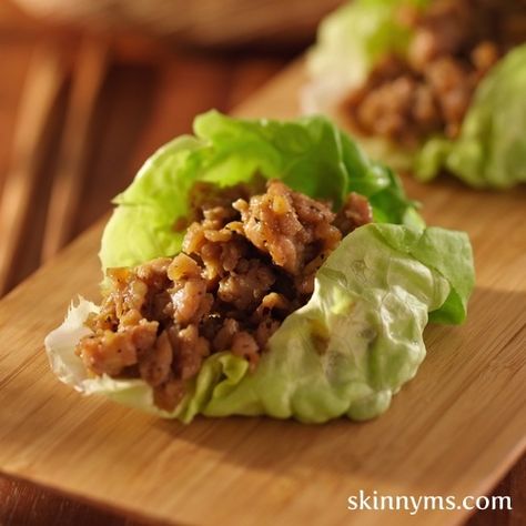 This Asian Chicken Wrap has AMAZING flavor and is only 123 calories per serving!! #lunch #dinner #healthy #lowcalorie Asian Chicken Wraps, Asian Chicken Lettuce Wraps, Chicken Wrap, Enjoy Your Meal, Chicken Lettuce Wraps, Dukan Diet, Asian Chicken, Chicken Wraps, Lettuce Wraps