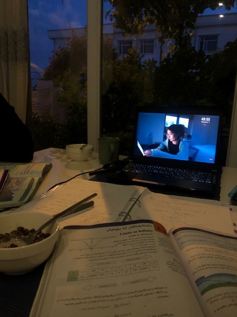 Morning Studying Aesthetic, Laptop Studying Aesthetic, Studying Early Morning, Night Time Study Aesthetic, Study Night Motivation, Mornight Aesthetic, Cold School Morning Aesthetic, Early Study Aesthetic, Coursework Aesthetic