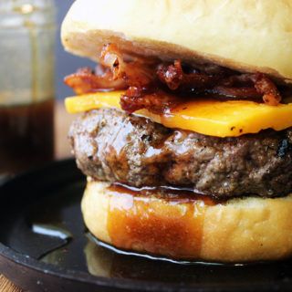 TGI Friday’s Inspired Jack Daniel’s Bacon Cheeseburger – Dinner, then Dessert Jack Daniels Sauce, Easy Burger Recipe, Easy Burgers, Dinner Then Dessert, Cheeseburger Recipe, Tgi Fridays, Sweet And Spicy Sauce, Cheese Burger, Bacon Cheeseburger