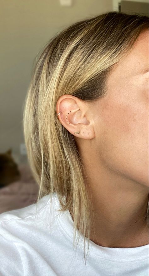 Ear Dotwork Tattoo, Subtle Ear Tattoo, Minimal Ear Tattoo, Ear Dot Tattoo, Ear Tattoo Dots, Ear Tattoo Inner Simple, Minimalist Ear Tattoo, Simple Ear Tattoos, Tattoo For Lost Ones