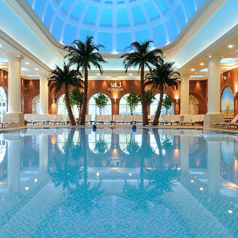 Roman Pool, Indoor Swimming Pool Design, Spa Luxe, Indoor Pool Design, Piscina Interior, Luxury Swimming Pools, Indoor Swimming Pool, Dream Mansion, Luxury Pools