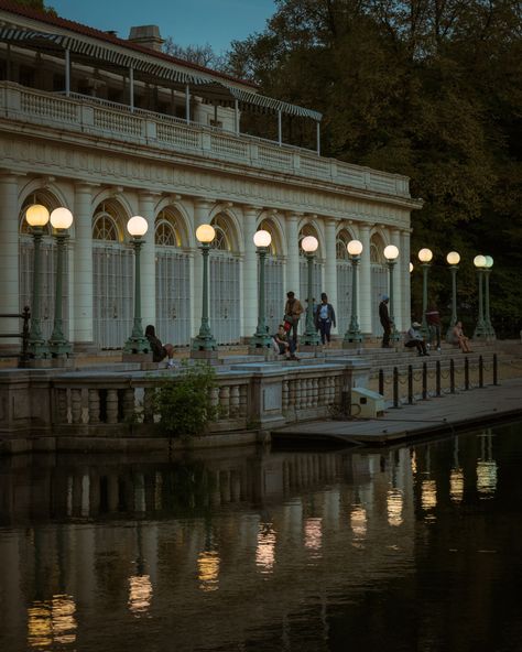 Prospect Park Boathouse and Audubon Center, Brooklyn, New York Brooklyn Boathouse Wedding, Prospect Park Brooklyn, Brooklyn Museum Of Art, Bday Photoshoot, Boathouse Wedding, San Myshuno, Surreal Portrait, Nyc Park, Prospect Park