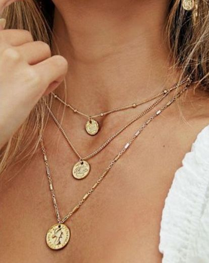 2021 Jewely trends are classics with a twist. click the link to see the top four. Fashion Outfits Boho, Boho Fashion Outfits, Boho Outfits Bohemian, Casual Boho Outfits, Turquoise Jewellery, Jewelry Photography Styling, Trending Necklaces, Dresses Trendy, Trendy Boho