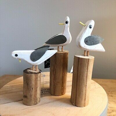 Art Sculpture En Bois, Home Decor Coastal, Themed Home Decor, Coastal Birds, Wood Jewelery, Nautical Crafts, Wood Block Crafts, Wood Craft Projects, Bird Carving