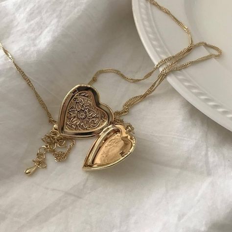 Image about beauty in vibin' 💎💸🌹 by M on We Heart It Nail Polish Jewelry, Horn Pendant Necklace, Heart Locket Necklace, Horn Pendant, Moon Pendant Necklace, Jewelry Photography, Heart Locket, Crystal Necklace Pendant, Gold Heart