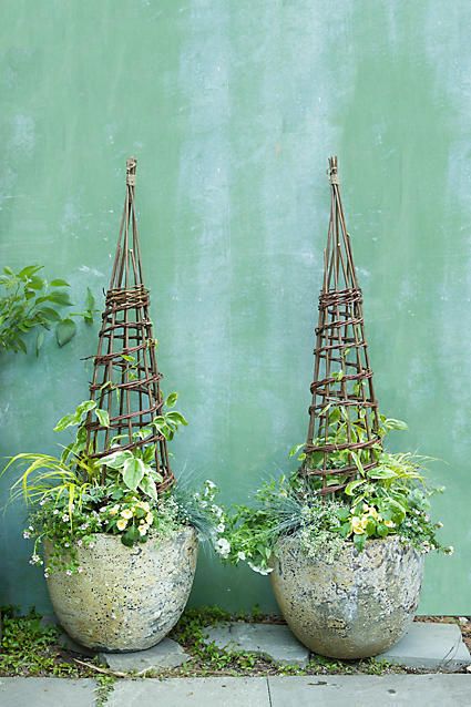 Anthropologie Willow Garden Obelisk-With a classic, stately shape, this natural willow garden structure is a decorative and practical support for climbing plants.#afflink Garden Diy Decoration Ideas, Willow Structures, Willow Garden, Front Yard Decor, Garden Obelisk, Bohemian Garden, Garden Decor Ideas, Garden Containers, Deco Floral